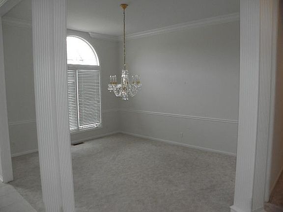 3rd image of 8012 Forest Parks Dr