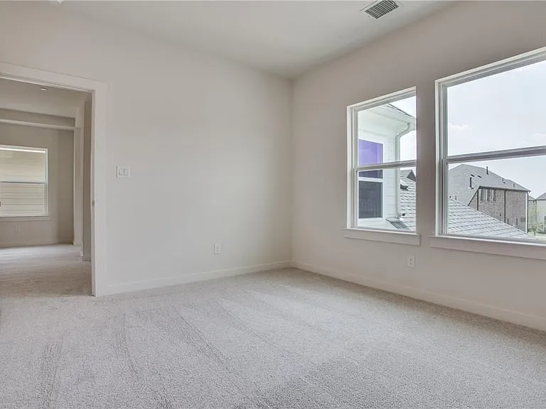 1000 Marian Dr — Photo 5