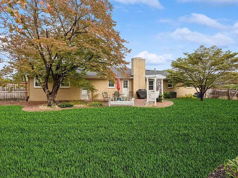 1605 Redwood Way — Photo 23