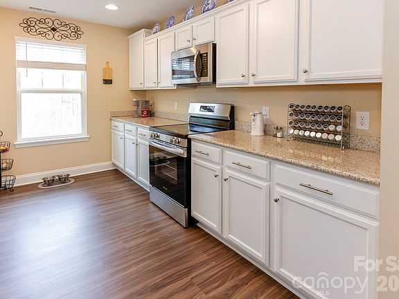 4th image of 203 Burnt Chimney Ln