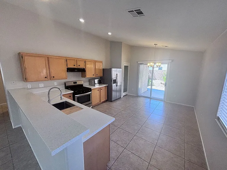 4912 Whispering Spring Ave — Photo 5
