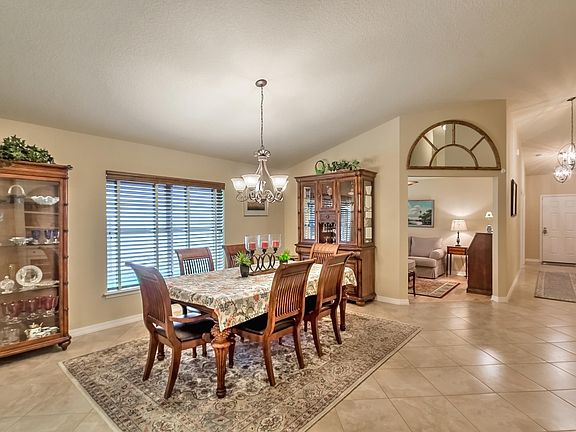 5th image of 207 Black Hickory Way