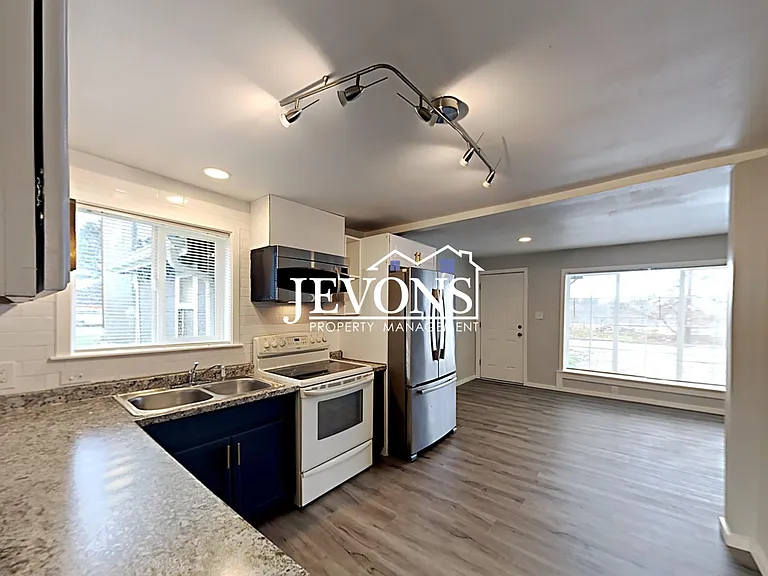 3303 S Ainsworth Ave #A — Photo 5