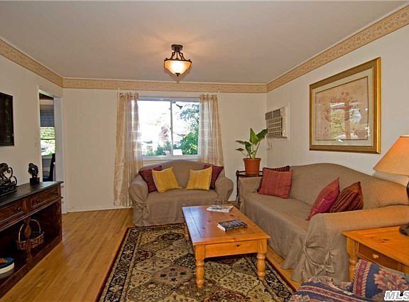 3rd image of 90 Leona Ct