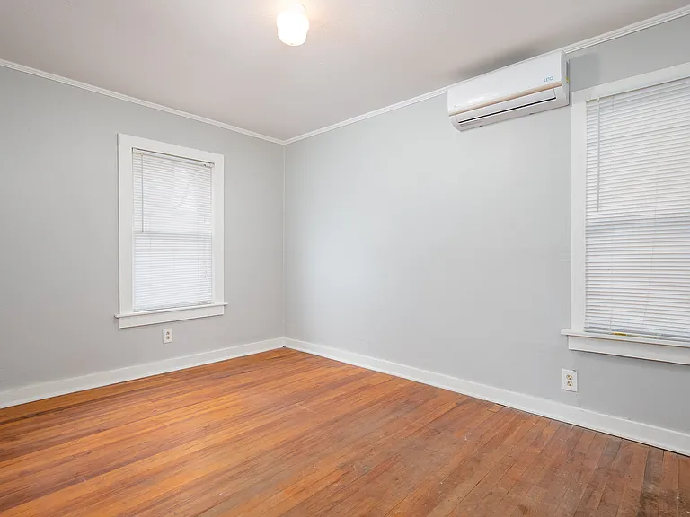 2415 N Linn Ave — Photo 13
