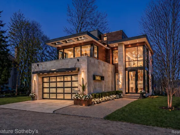 1105 Oregon Blvd, Waterford, MI 48327
