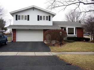 8782 Pleasant Ave, Hickory Hills, IL 60457