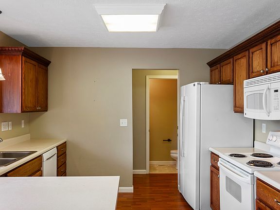4th image of 424 Indian Lake Dr