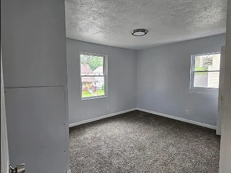 10422 Dove Ave — Photo 5