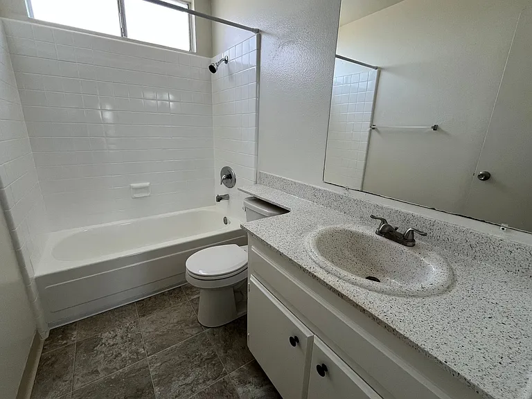 4377 Marlborough Ave — Photo 11