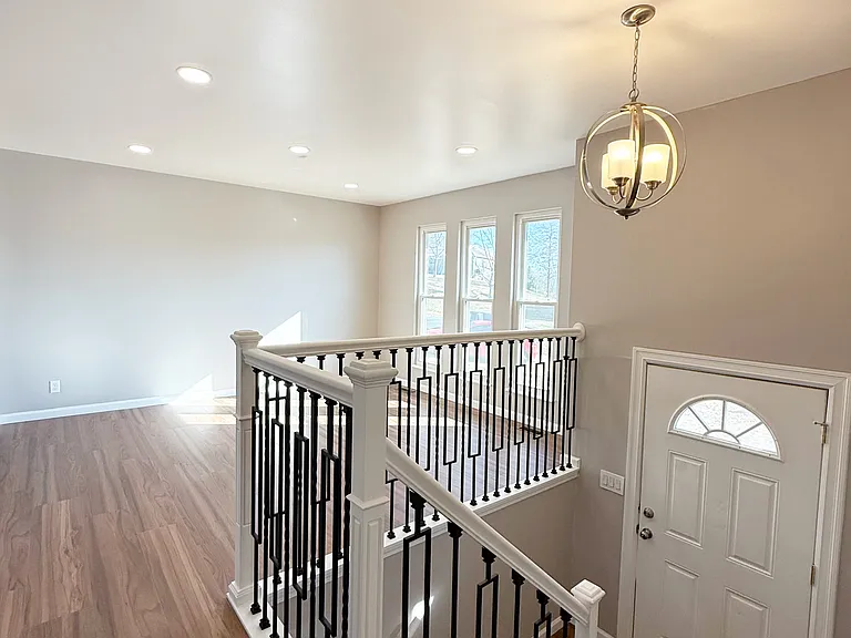 4585 Charter Dr — Photo 2