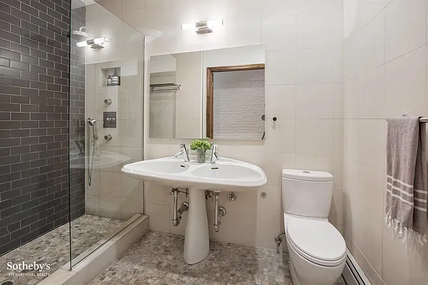 Sold by Sotheby's International Realty | media 7