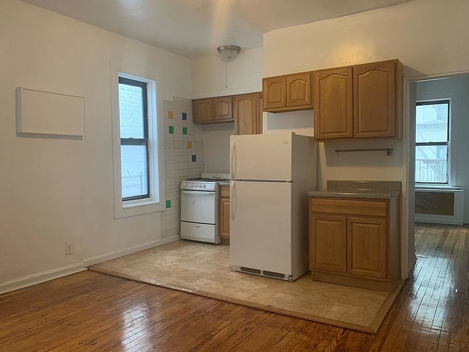 2nd image of 390 E 21st St APT 2C