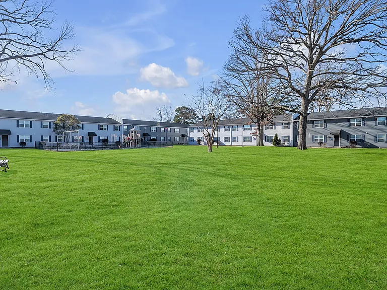 Waverly at Oyster Point Apartments — Photo 21