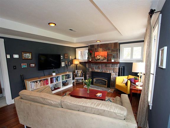 2nd image of 1027 Lakeshore Dr