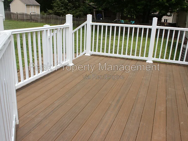 6452 Lakeway Dr — Photo 3
