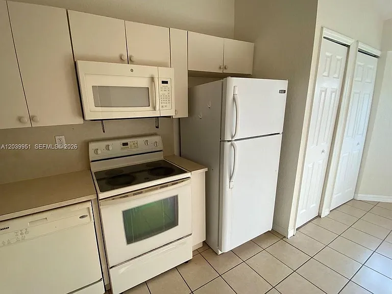 930 NE 34th Ave #202 — Photo 20
