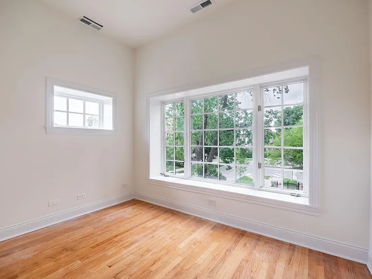 3109 N Harding Ave #3 — Photo 9