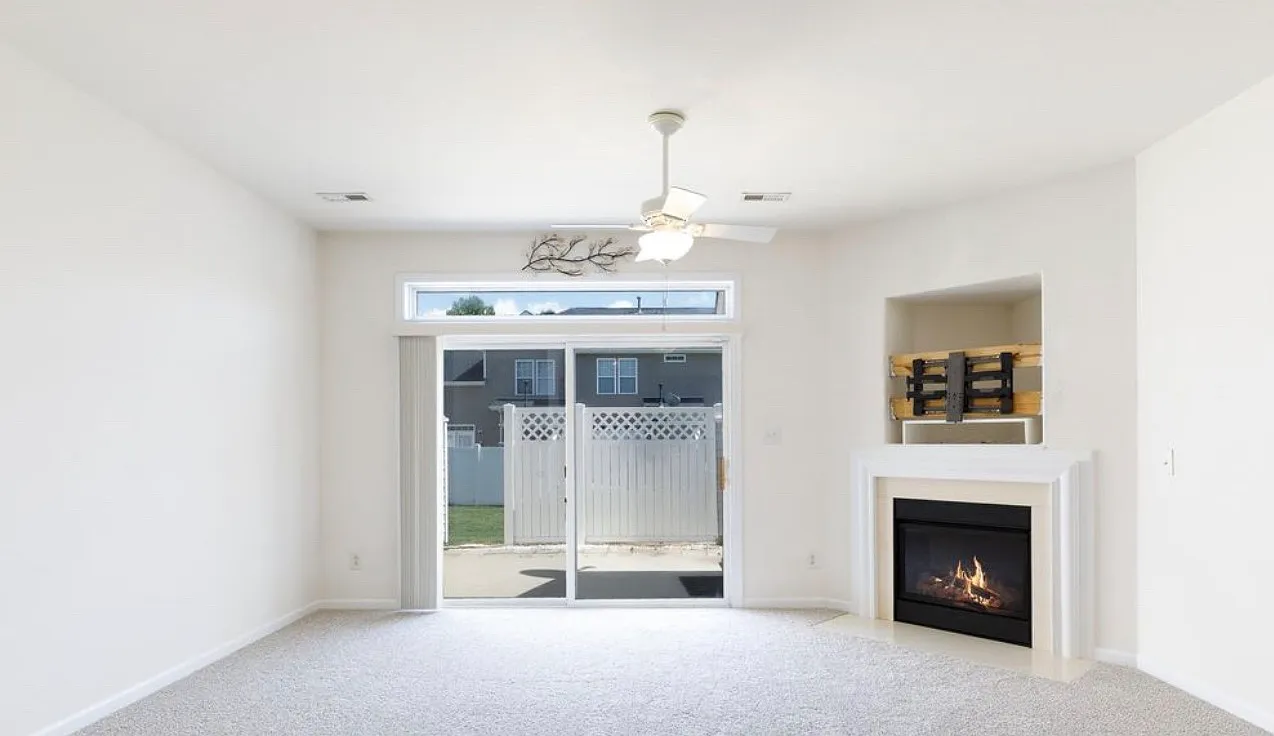 2 bed, 1189 sqft, $1,695 — Photo 3