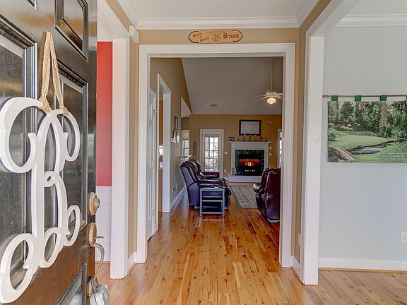 4th image of 4912 Hillsborough Pl