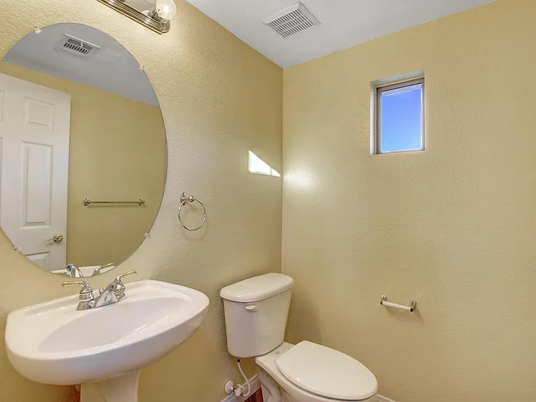 2349 Brooklyn Bridge St — Photo 9