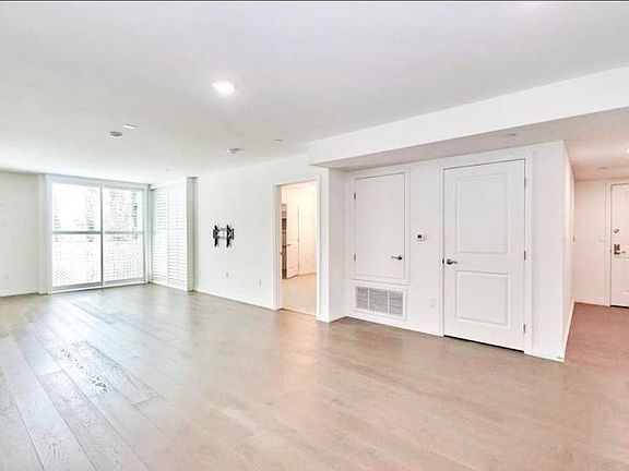 5th image of 5818 Whitsett Ave #203