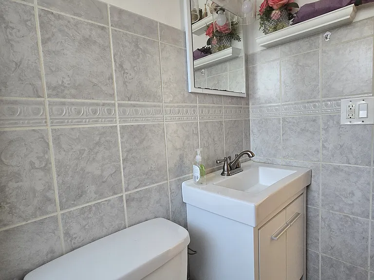 8652 W Catherine Ave #2 — Photo 6