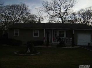 2 Clark St, Holtsville, NY 11742
