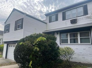 567 Arlington Pl, Cedarhurst, NY 11516