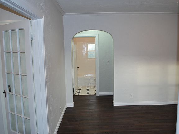 4th image of 221 S Roosevelt St