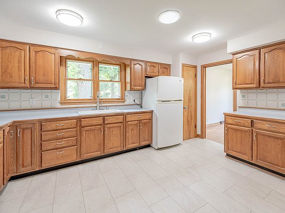 5th image of 408 E Fabyan Pkwy