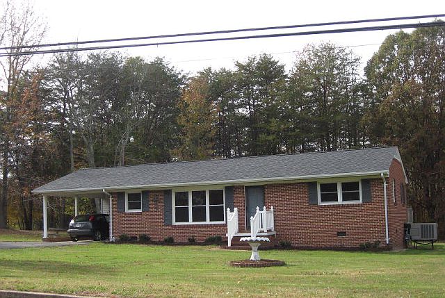 1st image of 819 Grand Oaks Dr