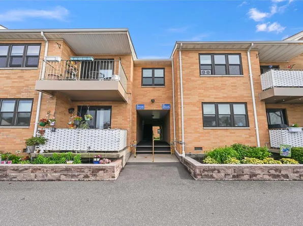 53 Hampton Pl #18G, Freeport, NY 11520