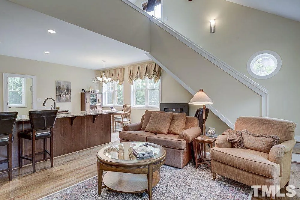 3 bed, 3.0 bath, 1700 sqft, $2,500 — Photo 4