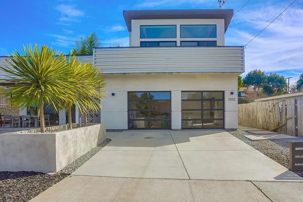 2552 Gregory Dr — Photo 1