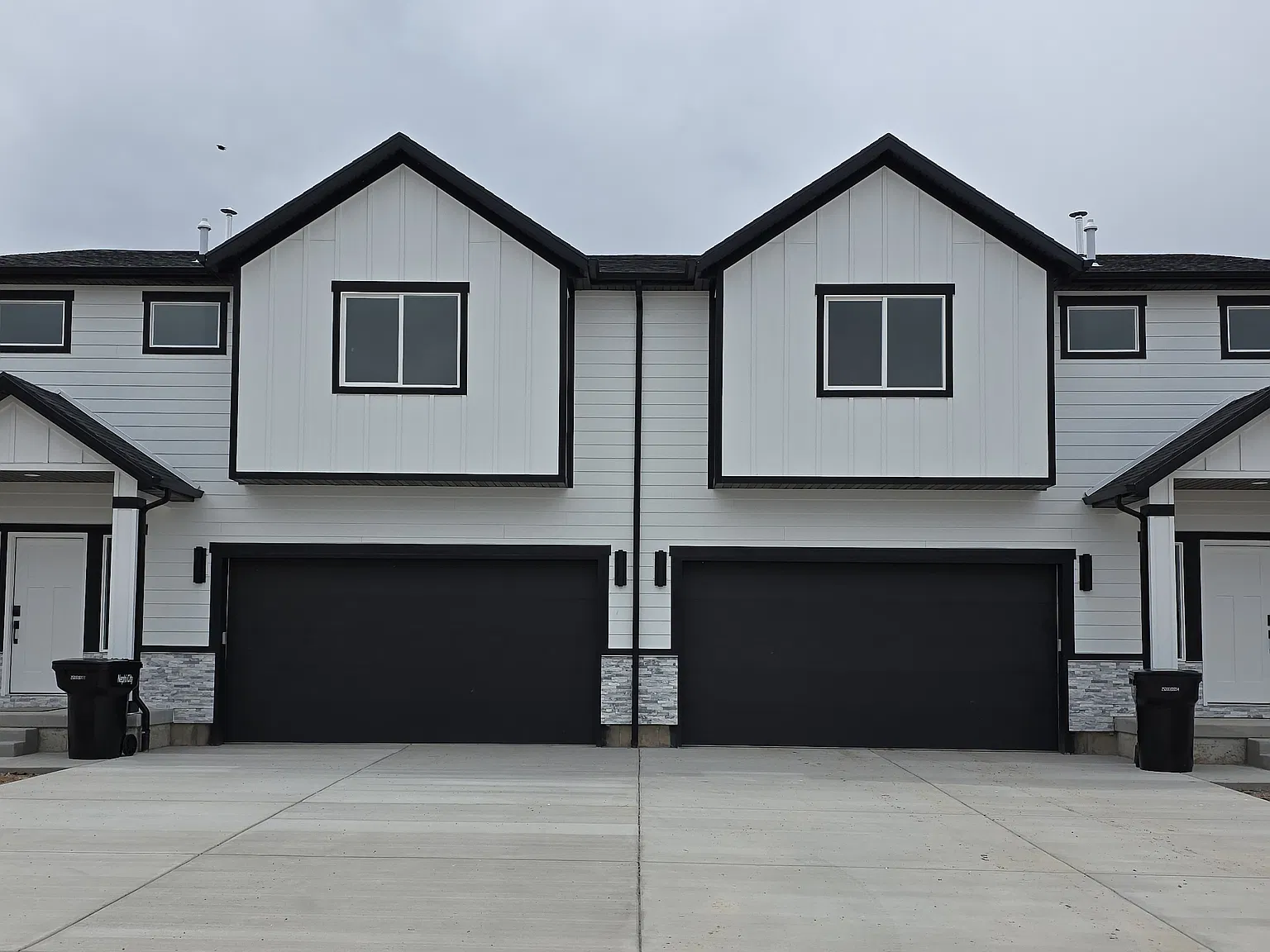 3 bed, 2.5 bath, 2055 sqft, $2,150 — Photo 1