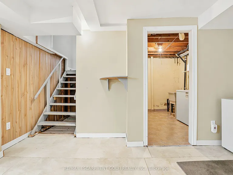 602 Geneva St — Photo 25