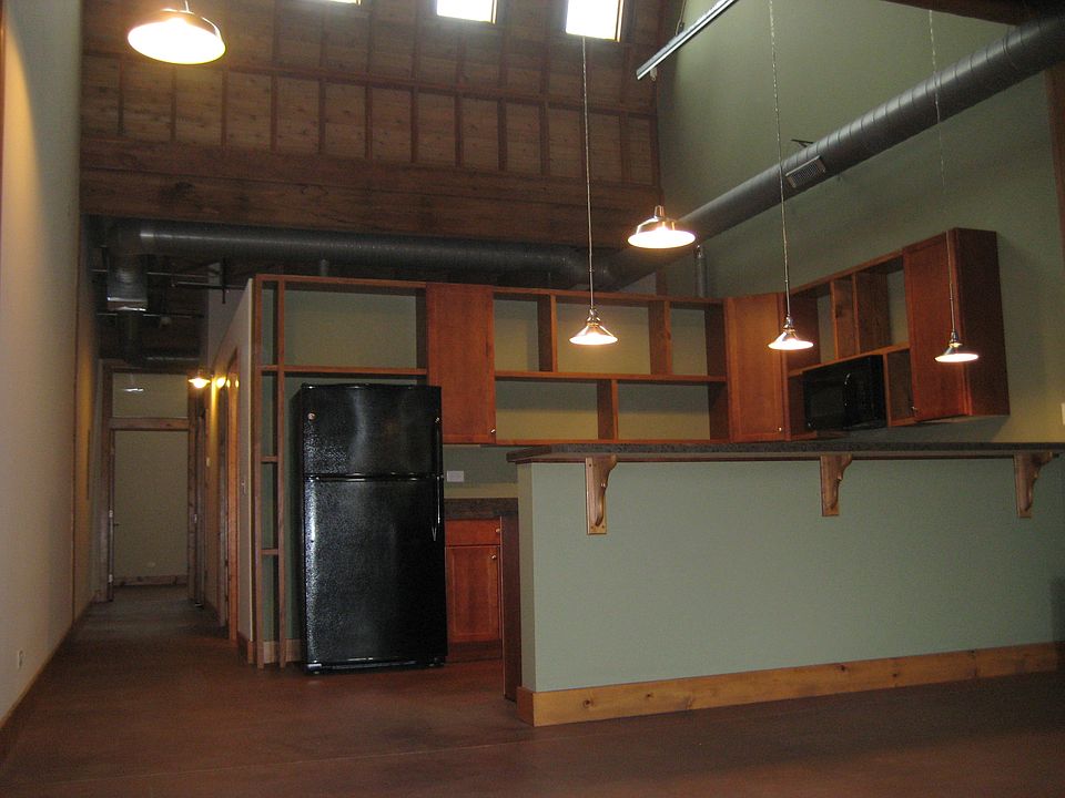 1st image of 252 Church Ct