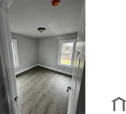 5 bed, 2100 sqft, $1,995 — Photo 3