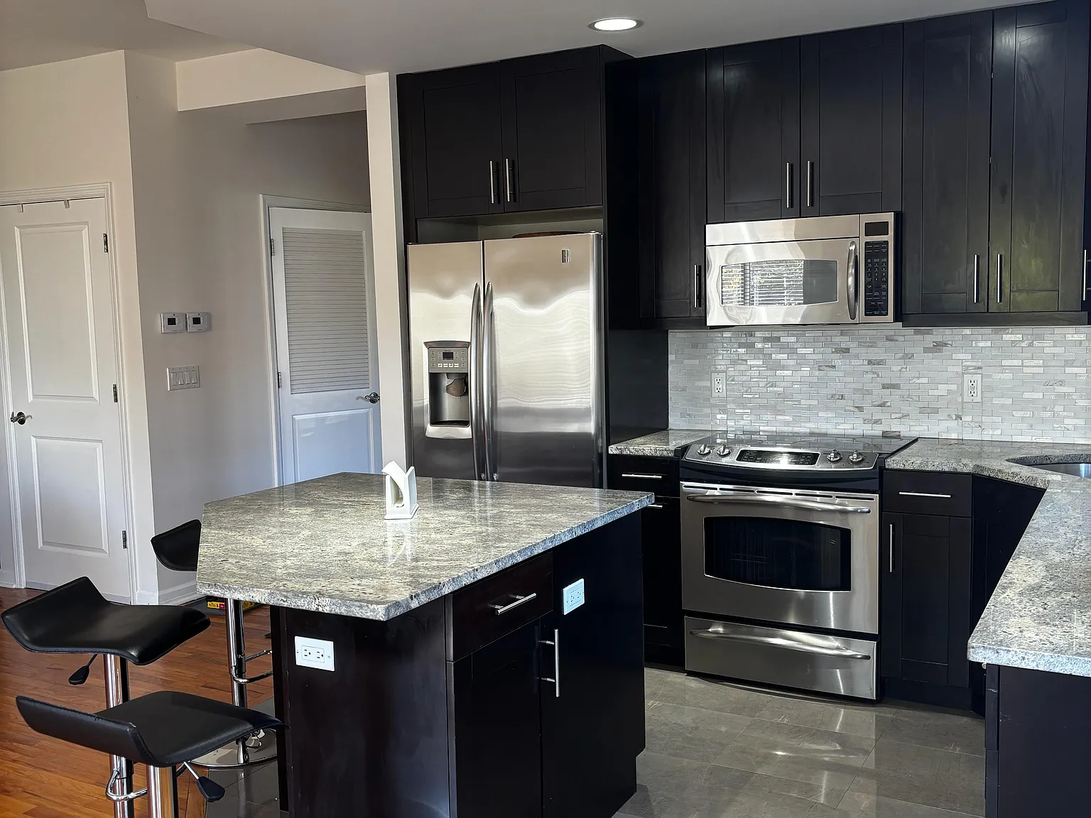 93 Palisade Ave — Photo 2