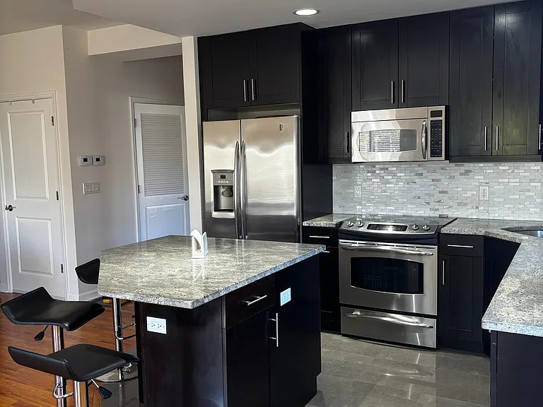 93 Palisade Ave — Photo 2