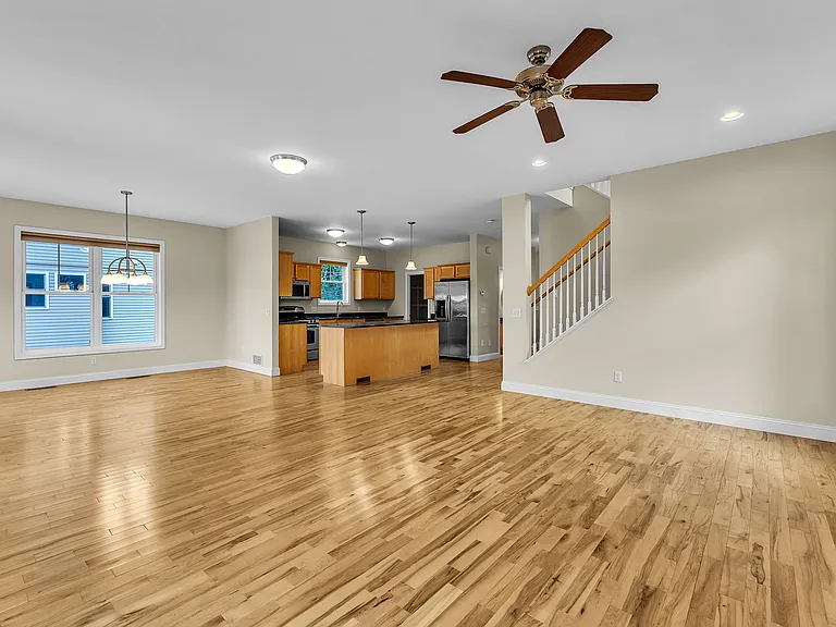366 Colchester Ave — Photo 11