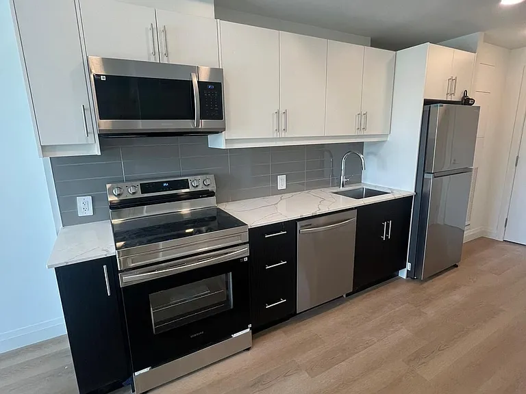 1333 Weber St E #501 — Photo 3