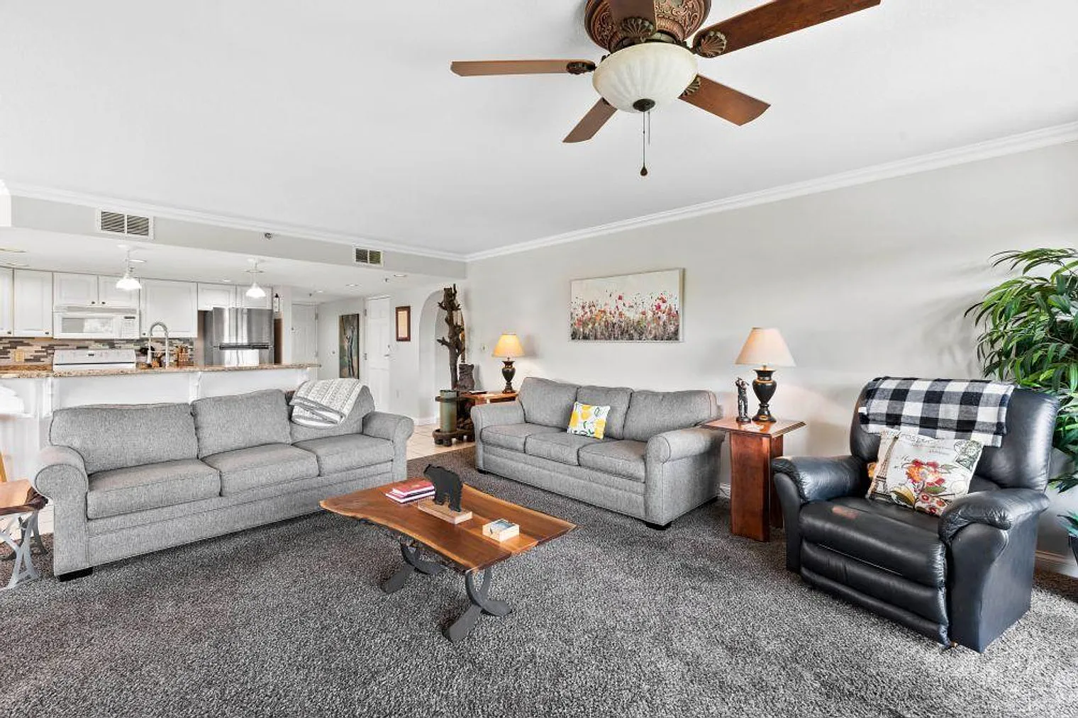 2 bed, 2.0 bath, 1356 sqft, $4,387 — Photo 3