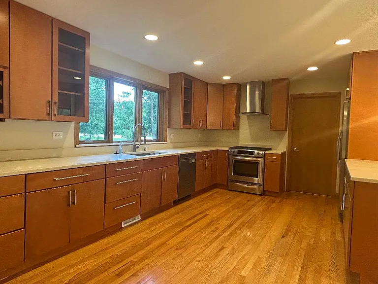 2 Woodland Ln N — Photo 4