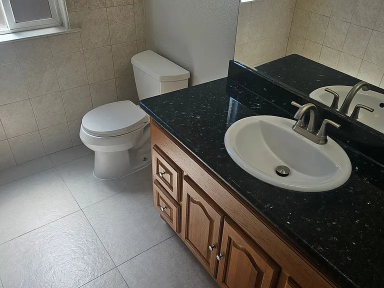 618 E C St — Photo 12
