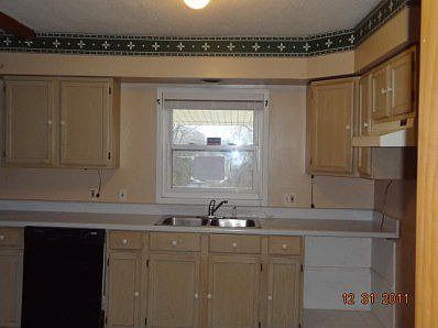 5th image of 1126 Richard St