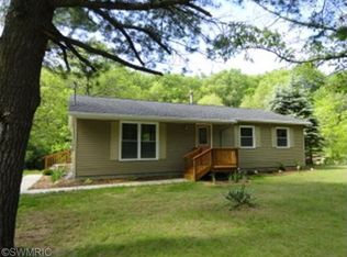 510 W 68th St, Newaygo, MI 49337