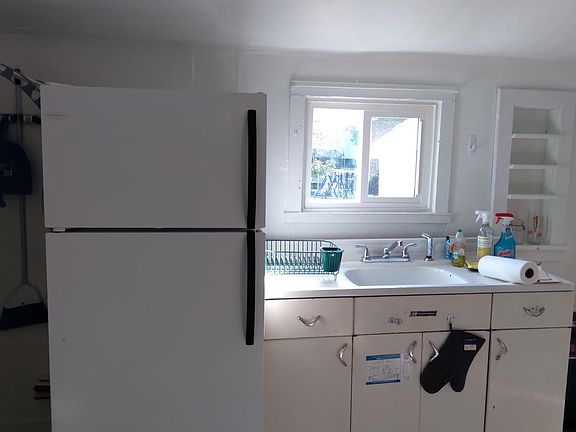 4th image of 67 Jefferson Ave #67