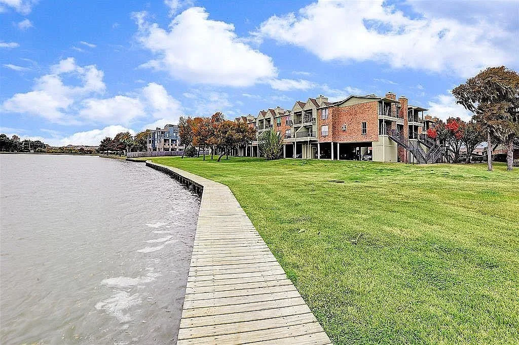 Building Photo - 18800 Egret Bay Blvd #106